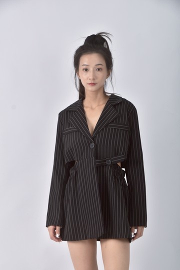 (S) 【安于晴Charlene私服】y j質感西裝露腰黑色洋裝