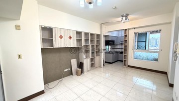 自由黃昏市場｜快可麗★四面採光兩房平車｜高雄市左營區文育路