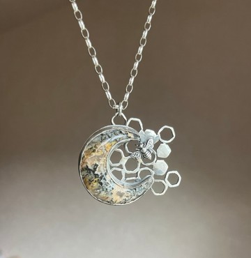Honeybee Moon 蜜蜂與月亮造型天然石項鍊 純銀925