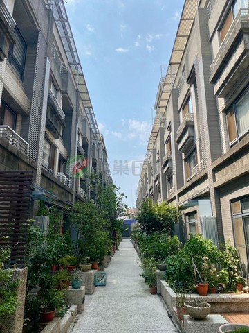 極度稀有！崇德路漢神百貨商圈大車庫雙車位別墅｜台中市北屯區崇德路三段