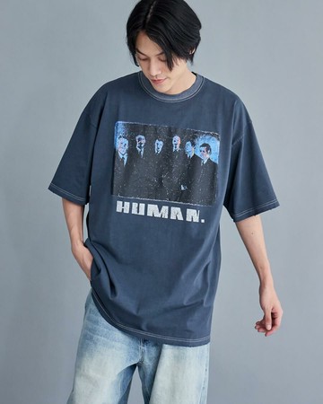 大人世界相片感落肩短TEE (黑色)