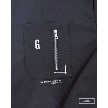 『老爺有喜』重磅G刺繡拉鍊口袋大學T-黑(NOF2309B5531)