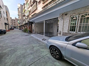 大昌正忠尖美商圈全翻新(車庫)一樓美公寓｜高雄市三民區正忠路