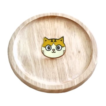 黃阿瑪的後宮生活 軟琺瑯徽章 大臉款 金屬材質  1個  三腳