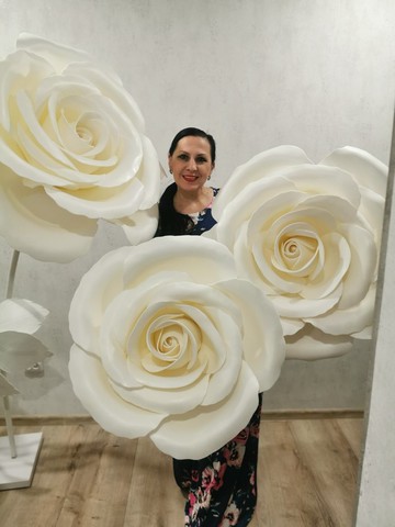 3 朵巨型白玫瑰套裝。超大泡沫玫瑰。婚禮大玫瑰。商場裝修