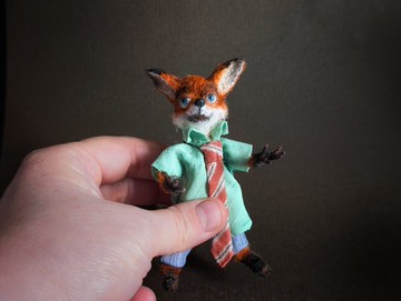 超級狐狸！鉤織微縮模型。高 9.5 公分。