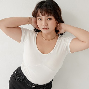 【PolyLulu】 MUA!微辣大圓領胸下車線彈性坑條短袖上衣 中大尺碼上衣 白色