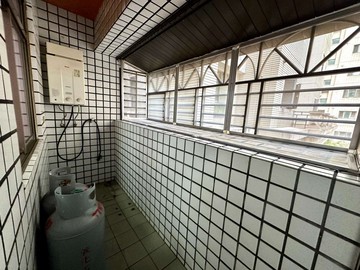 龍安電梯華廈大3房.面湖畔景觀佳.車位輪抽.近學校｜桃園市桃園區國豐七街