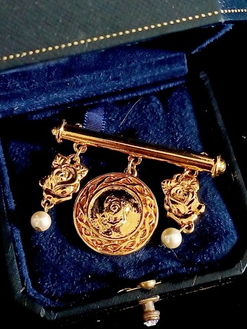 vintage jewelry  Liz Claiborne 金屬鍍金 浮雕玫瑰 別針 胸針