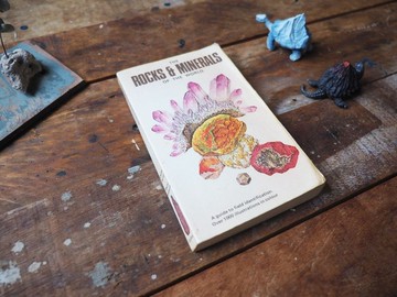 本書採下單後開始尋書/世界岩石與礦物圖鑑/圖鑑/古書/老書/舊書