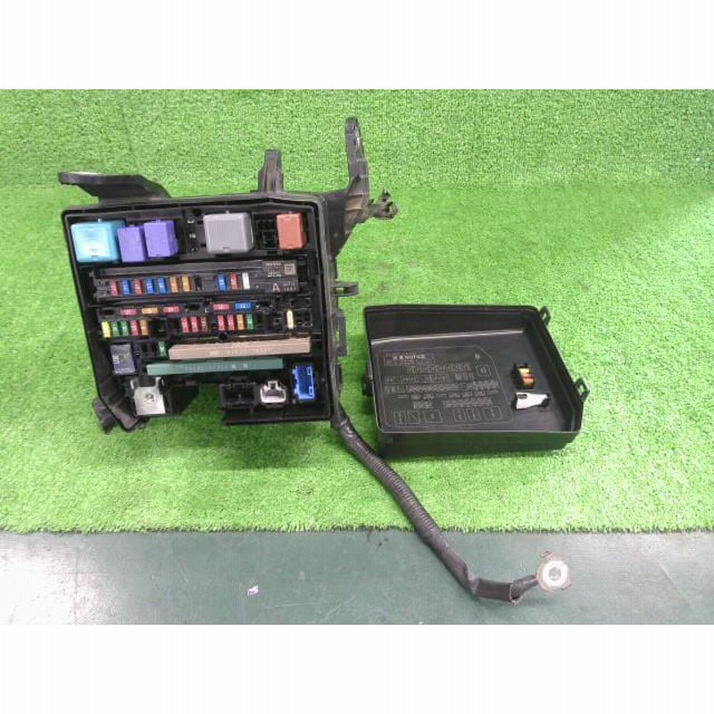ノア DBA-ZRR85G ヒューズボックス G 4WD 7人 K114F -02A 070 ノア DBA-ZRR85G ヒューズボックス G 4WD 7人 K114F -02A 070