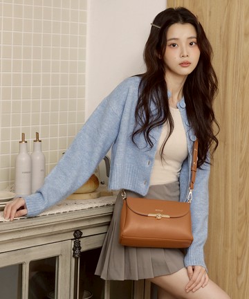 三層澎澎柔軟皮革精緻轉釦掀蓋斜背包-甜南瓜-澳式丹波麵包系列 (BX96393-69)