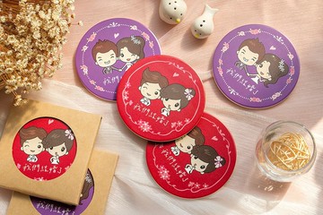 Q版新郎新娘 我們結婚了 吸水杯墊 (2色可挑)