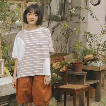 【MOSS CLUB】台灣布條紋半圓剪接棉T上衣 藍 卡