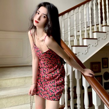 法式復古碎花吊帶連衣裙女夏季年新款裙子韓版修身短裙包臀裙