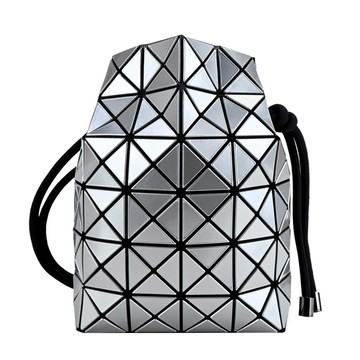 [平輸版] ISSEY MIYAKE 三宅一生 BAOBAO 亮面束口斜背包-銀