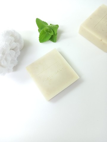 PUREGEMS  蜂膠。左手香甜杏仁。檸檬 薄荷。手工皂 || 大小任選