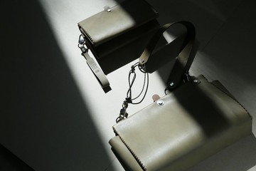 Trifold | 摺摺革層包 小 橄綠色