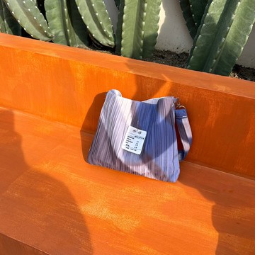 Wyllabrand 壓褶帆布包 Crispy Beef Wonton