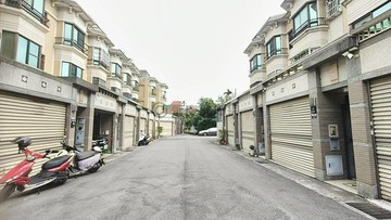 潭子矽品商圈前院車庫前後臨路別墅｜台中市潭子區雅豐街