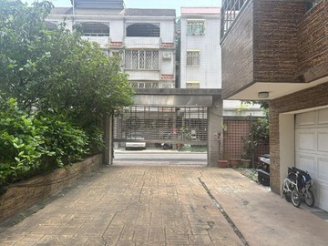 八期豐樂公園10米路大面寬大地坪臨路車庫別墅｜台中市南屯區豐順街