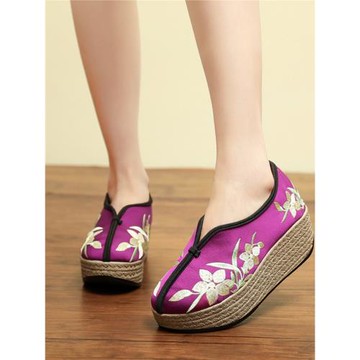 2025老北京布鞋厚底透氣媽媽松糕底舒適一腳蹬高跟民族風繡花女鞋