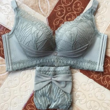 少女士內衣無鋼圈收副乳小胸罩厚聚攏防下垂薄款性感蕾絲文胸套裝