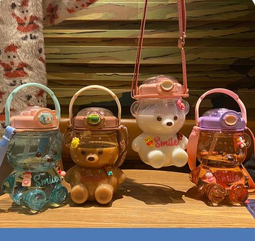 水杯大容量可愛小熊杯子女高顏值水壺兒童帶吸管耐高溫塑料2021夏【摩可美家】