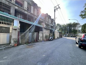 大降價!烏日臨路震後別墅!自有車庫!4大房｜台中市烏日區大同八街