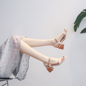 時裝氣質小眾涼鞋女夏仙女風中跟粗跟2025年新款女鞋一字扣帶高跟