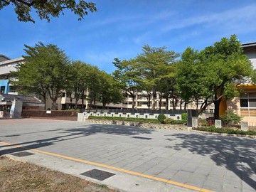 勝利國小正三樓收租透天｜高雄市左營區華泰路