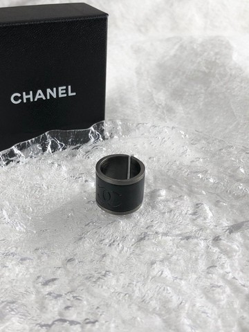 【日本直送 名牌中古包】CHANEL 香奈兒 戒指 黑色 經典雙 C Logo 皮革 vintage 古著 6k8zdy