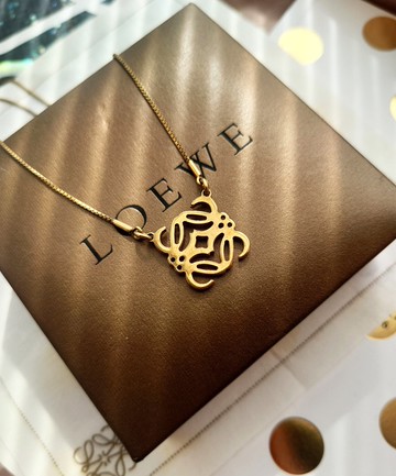 中古美品 附盒 loewe anagram 小logo 鎖骨鏈頸鏈 項鍊 項鏈 頸鏈