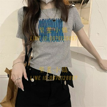 短袖女2023年夏季新款修身純棉正肩灰色t恤不規則設計感短款上衣【繁星小鎮】