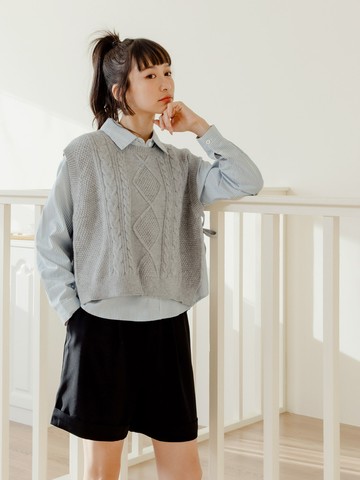 QQ毛衣．立體麻花短版綁帶背心