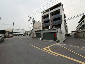 『陽光花園』臨10米路大寮近鳳林商圈輕屋齡雙車墅｜高雄市大寮區慈隆街