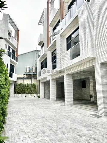 面寬5.3米 高鐵×精密園區｜全新邊間雙車別墅｜台中市南屯區同安北巷