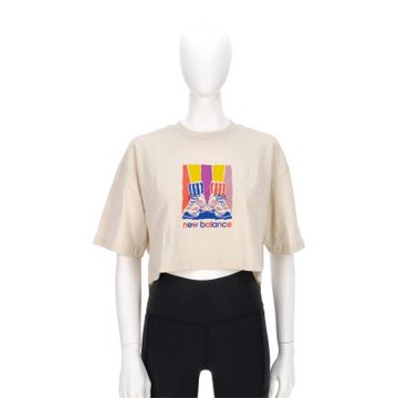 New Balance 女款 米色 印花 寬鬆 短版 上衣 圖案 短袖 WT53904LIN