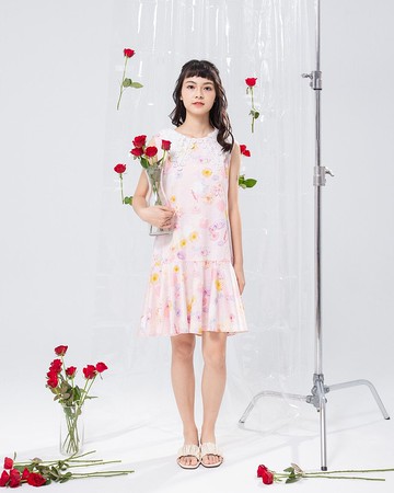 【LADY】純愛里香 蕾絲領片 無袖背心 魚尾小洋裝 絢天香