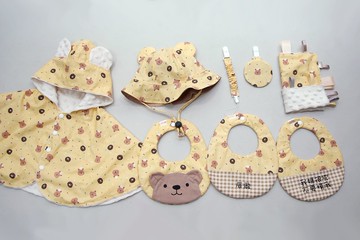 Gugu 手創-甜甜圈熊 客製/圓兜/奶嘴鍊/平安福袋/遮陽帽/彌月禮盒