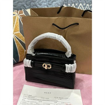 Bag House👜 【1082人好評】高級質斜挎包 感凱莉包  2025新款斜挎包 小衆鱷魚紋手提包 通懃百搭單肩包
