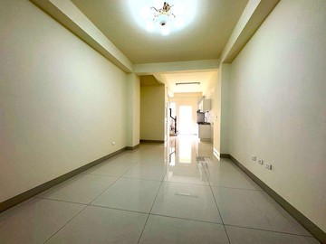 鳳山國中捷運站活巷全新車庫透天｜高雄市鳳山區仁愛路