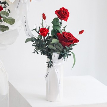 【ELLESHOP】520禮物、生日禮物、告白禮物、情人節禮物 ❤️白色花藝-經典紅玫瑰永生花禮-花器