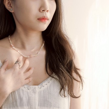 QUEENSHOP_ S 女裝 正韓 繽紛小雛菊串珠造型項鍊 兩色售 現+預 【07040388】