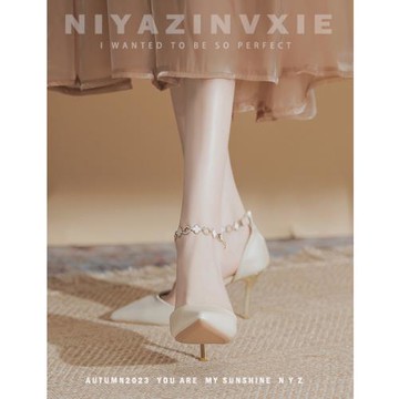 四葉草緞面高跟鞋女細跟2025年新款香檳色新娘婚鞋一字扣尖頭單鞋