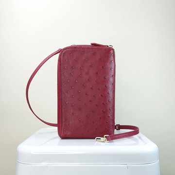 【M2ND】紐貝珍稀鴕鳥皮多功能隨身包(楓紅-T9438A2.5)