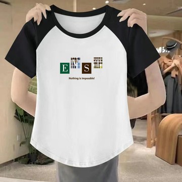 胖胖美依 上衣 短袖T卹 印花上衣 簡約 學院風 S-2XL新款撞色拼接正肩短袖設計修身T卹顯瘦上衣-6854.