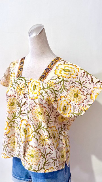 柔軟純棉夏日紅色線條黃色花朵方領空氣感微修身罩衫四方衣四角衣