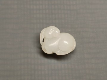 雕刻白玉兔 – 純古董SA-240