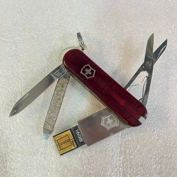 [沐沐屋]VICTORINOX 維氏 8用瑞士刀+16GB USB 4.6235.TG16B1
